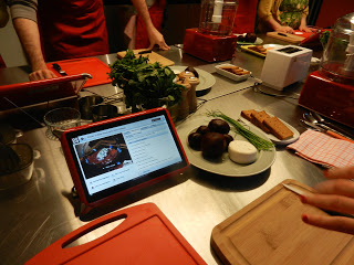 QOOQ – Playing in Paris with the new tablet!