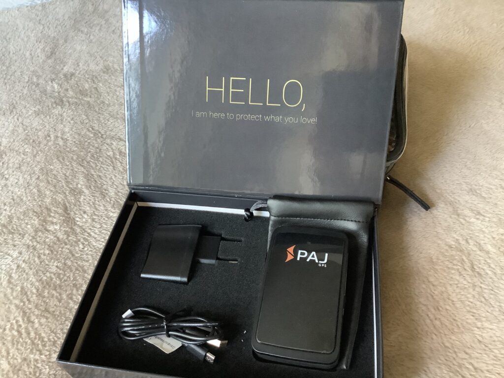 Presentation box with the device, case, plug and lead